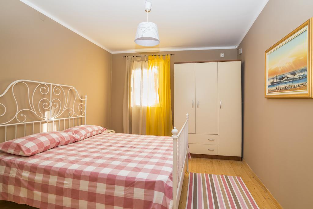 Apartments & Rooms Buoni Amici Murine Room photo