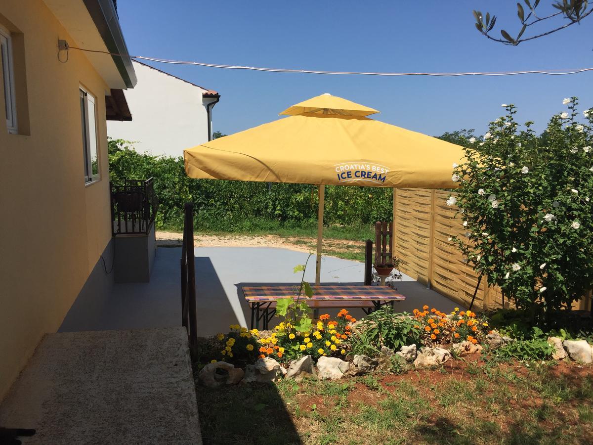 Apartments & Rooms Buoni Amici Murine Exterior photo