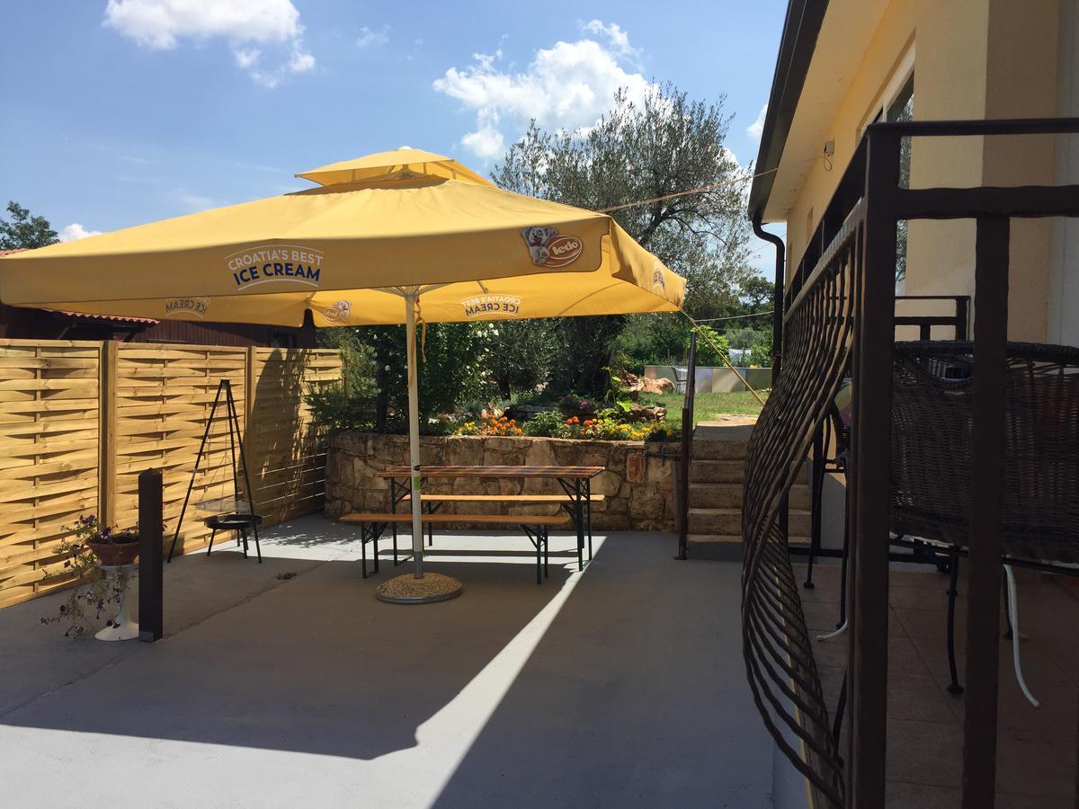 Apartments & Rooms Buoni Amici Murine Exterior photo